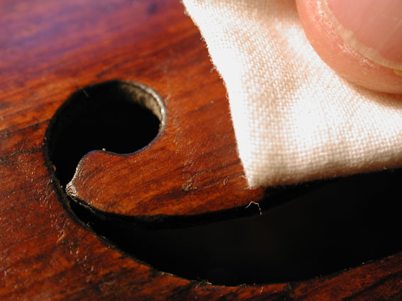 Hier können Sie sehen, wie ein Instrument gereinigt wird Anleitung zur Reinigung eines Instrumentes